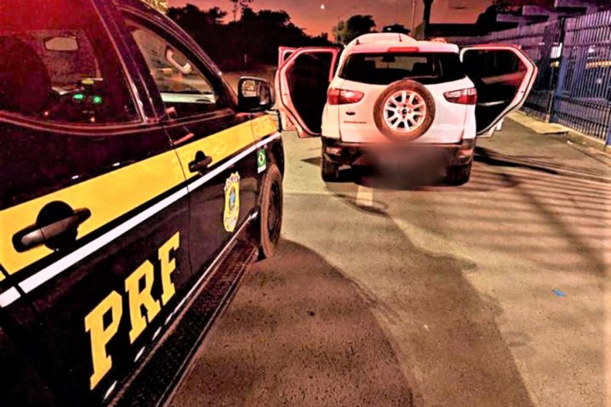 PRF recupera camionete com documentos falsificados