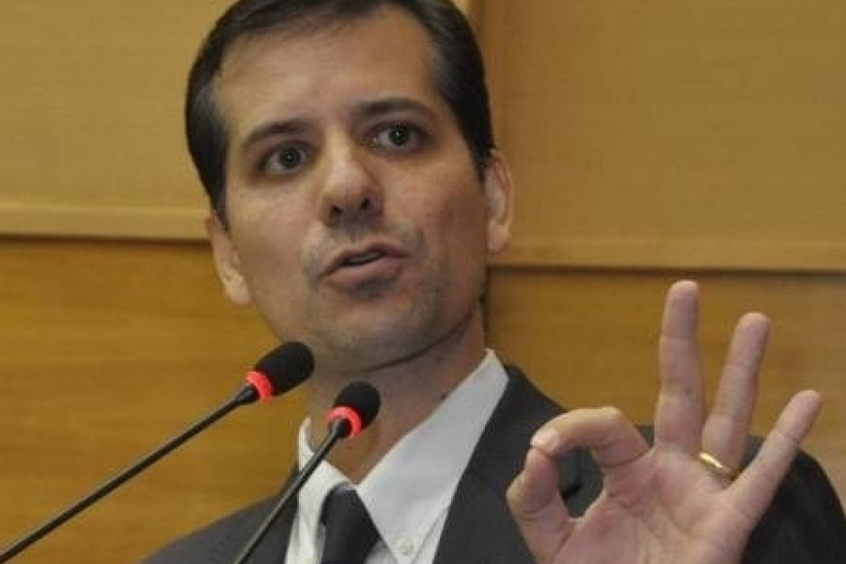 Dois procuradores do MPF renunciam cargo em protesto a indicação de Augusto Aras