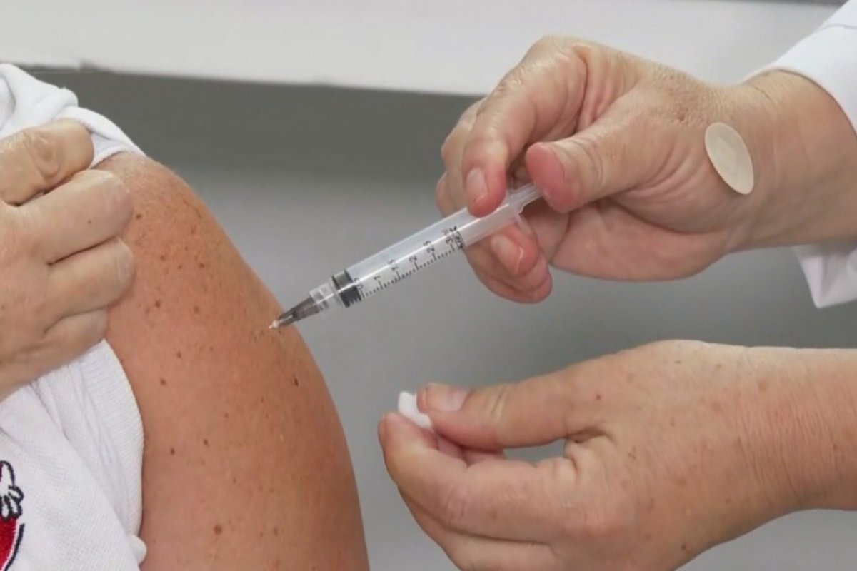 Consórcio diz que Vacinação tem disparidade de mais de 100% entre os estados 