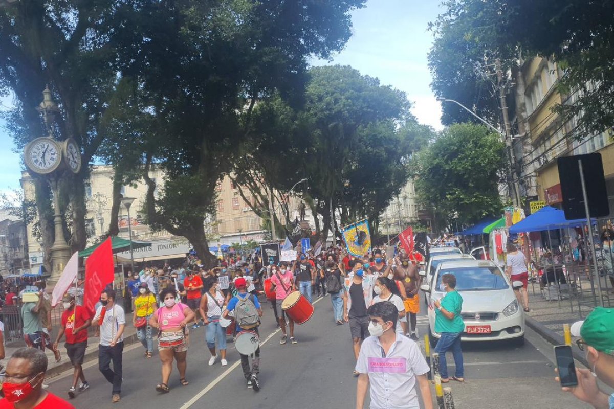 Protesto contra Bolsonaro em Salvador pede impeachment e critica gestão de combate a pandemia