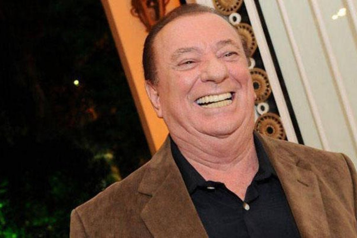 Raul Gil segue internado em São Paulo