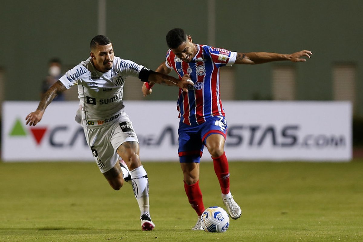 Veja os gols: Thaciano faz dois e Bahia estreia com triunfo no Brasileirão ao bater Santos em Pituaçu