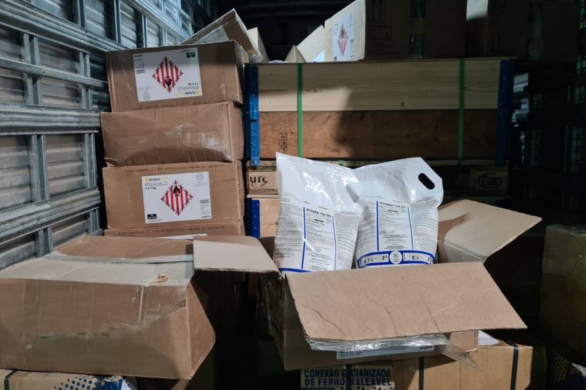 Homem que transportava 650 kg de agrotóxicos falsificados é detido pela PRF no sudoeste da Bahia