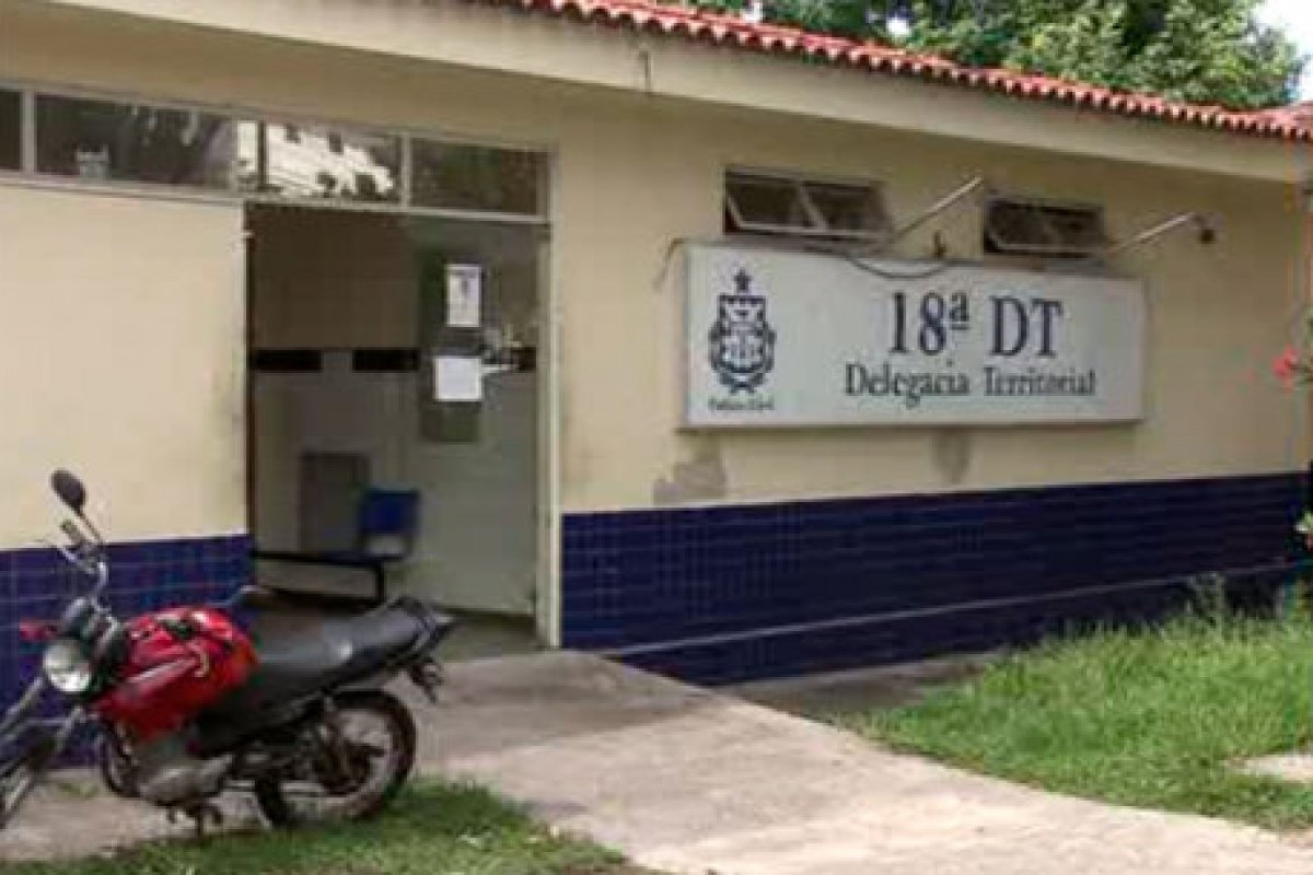 Homem morre baleado dentro de farmácia em Camaçari