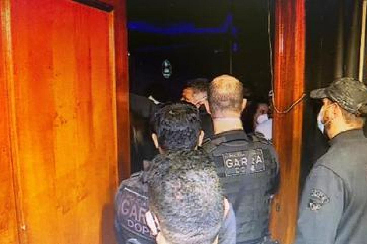 Polícia fecha balada clandestina com 600 pessoas em São Paulo