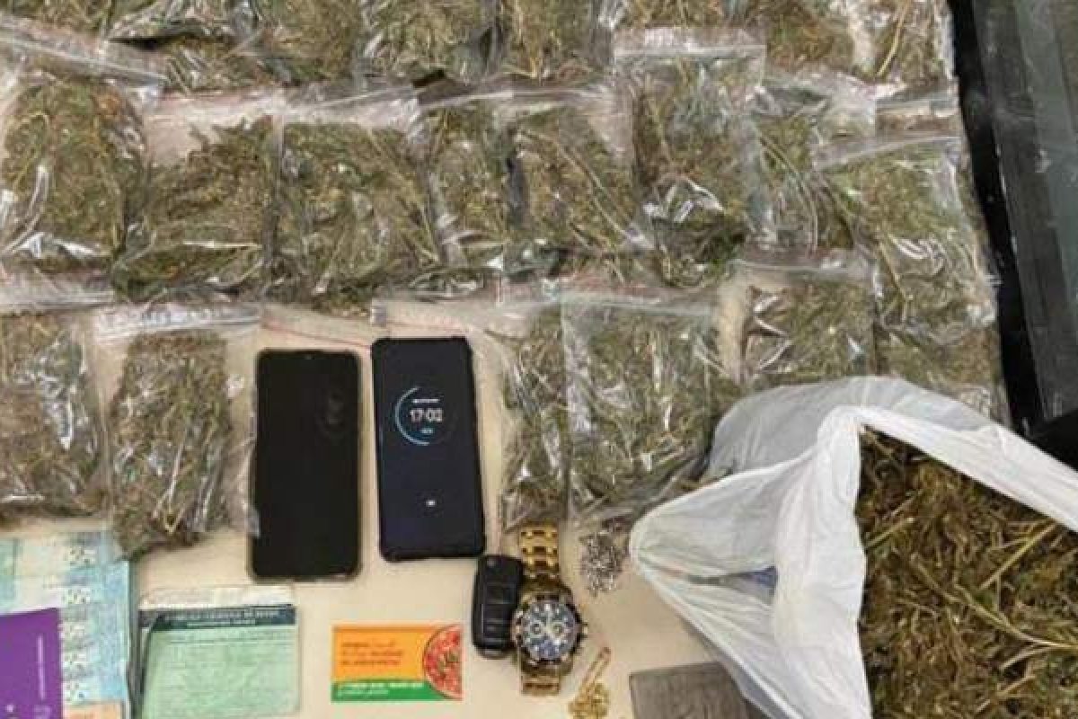 Dono de pizzaria e comparsa são presos por suspeita de tráfico de drogas