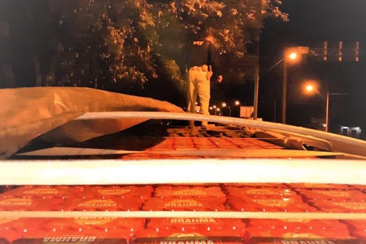 Carga com mais de 25 mil litros de cerveja é apreendido por transporte irregular na BR 101
