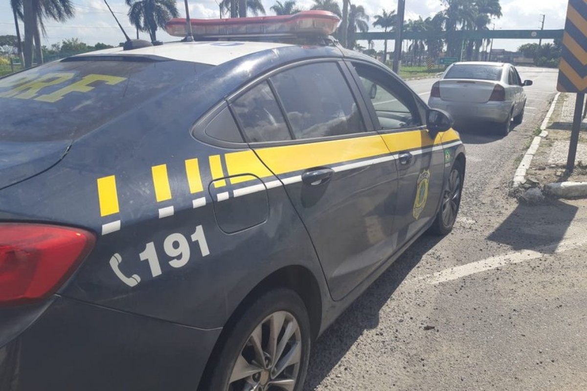 Adolescente é flagrado com carro roubado no leste da Bahia
