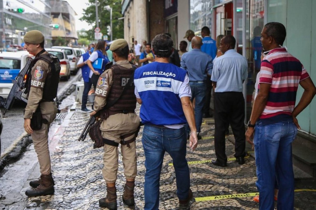 Prefeitura interdita 43 estabelecimentos promovendo aglomerações em Salvador