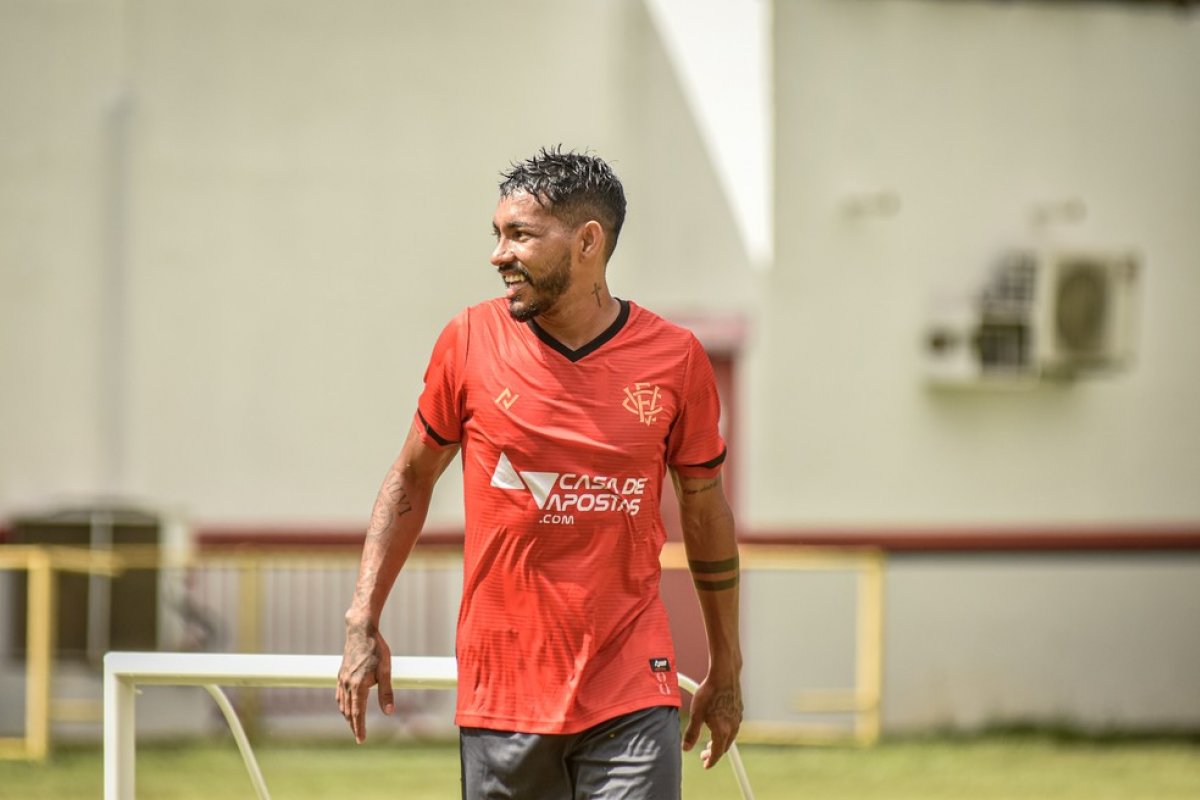 Ronan chega ao Vitória para maior desafio da carreira: 'Estou preparado!'