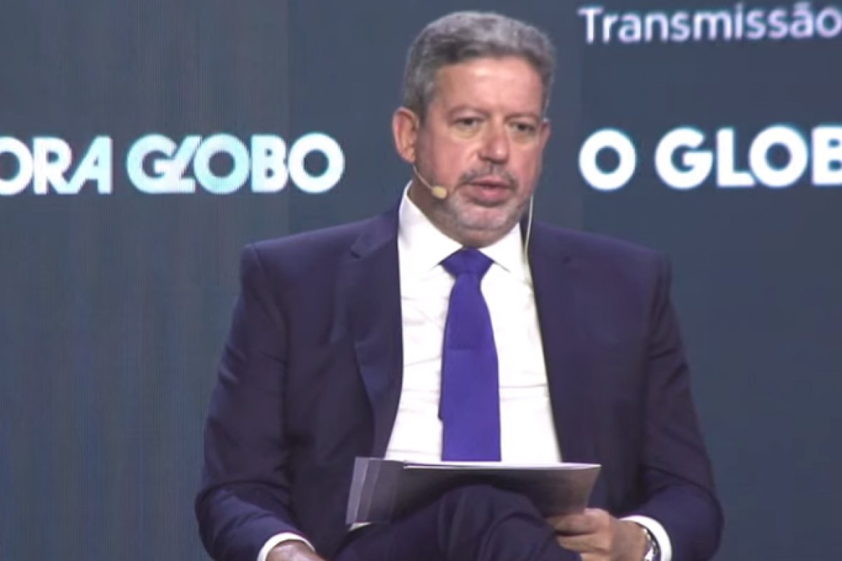 Lira diz que vacinação em massa é o ponto de partida para a retomada da normalidade 