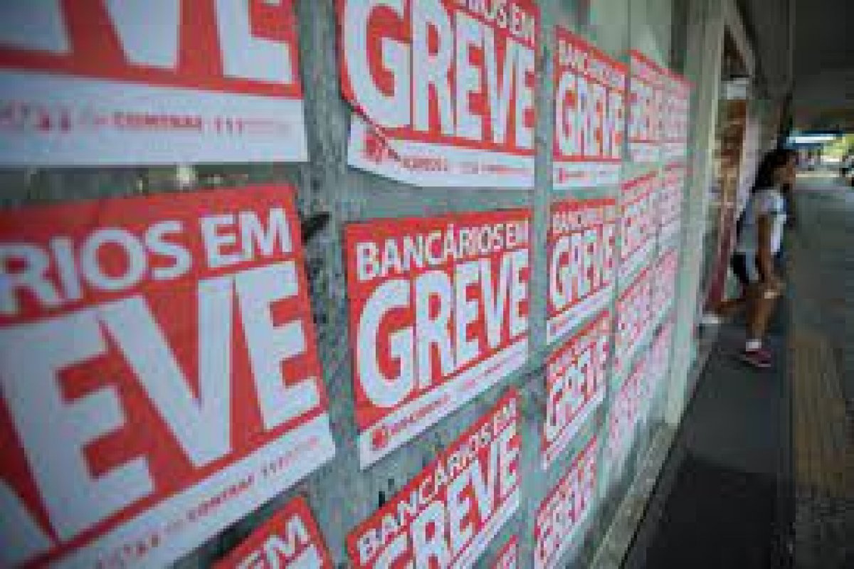 Em busca de prioridade na vacinação, Sindicato dos Bancários ameaça greve