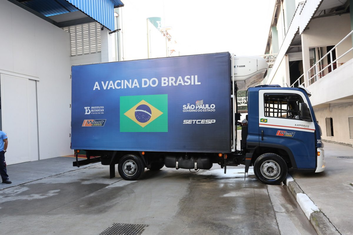 Brasil deve receber 44 milhões de doses de vacina contra Covid-19 em junho