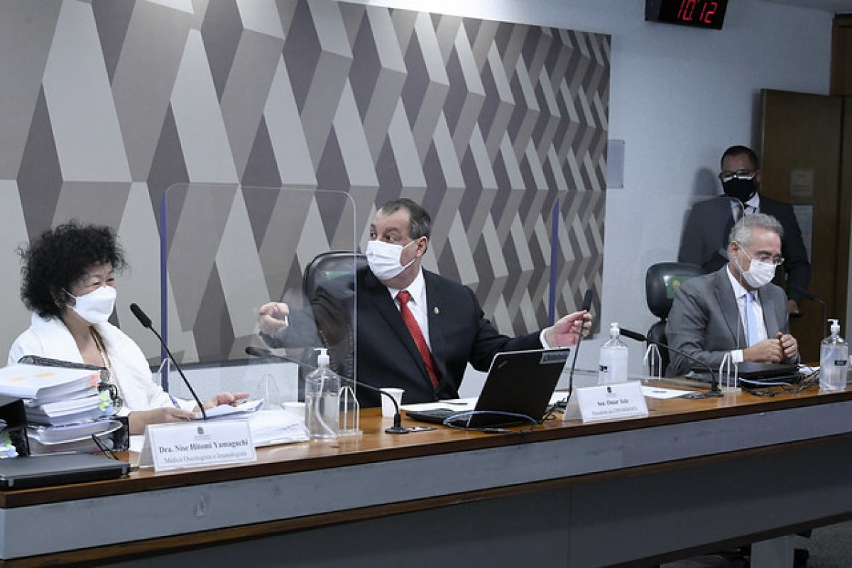 Vídeo: "Não acreditem nela. A vacina salva!", brada presidente da CPI contra Nise