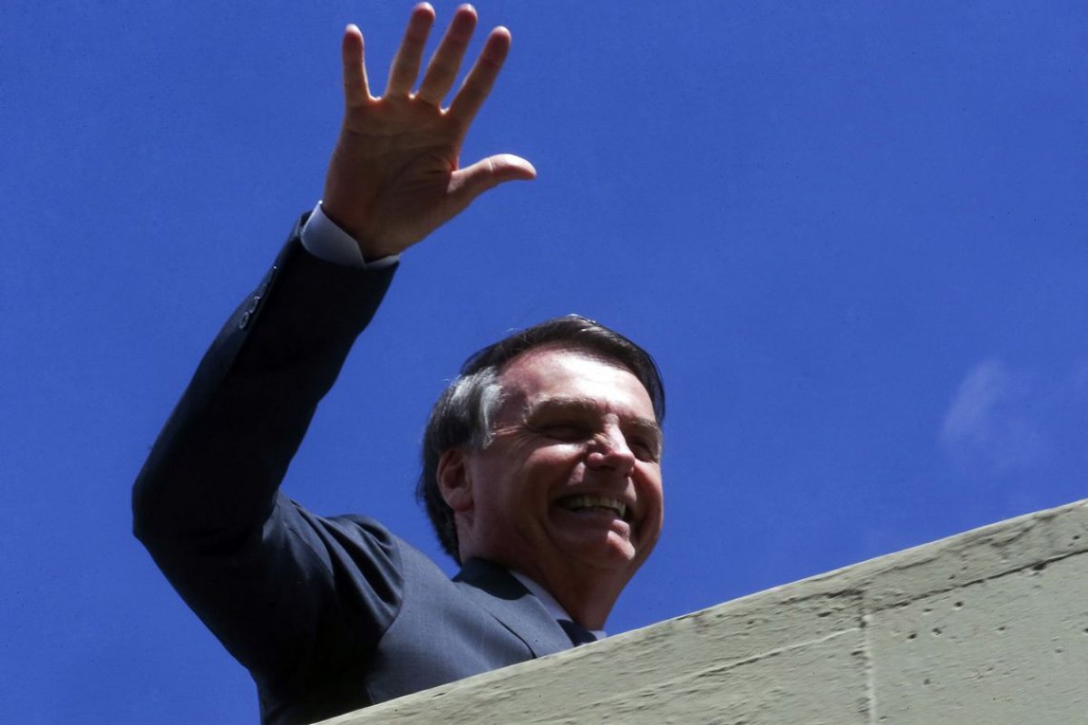 Cirurgia de Bolsonaro é "simples" e deve durar três horas