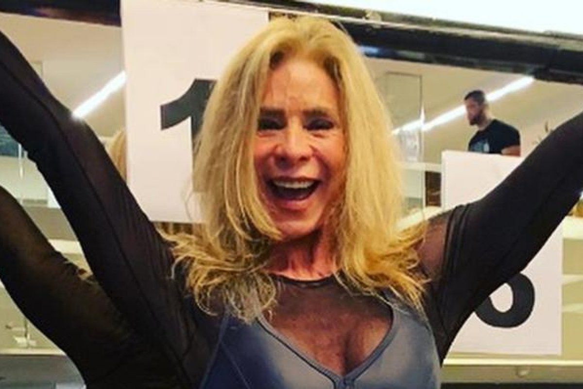 Aos 67 anos, mãe de Danielle Winits vence campeonato de musculação