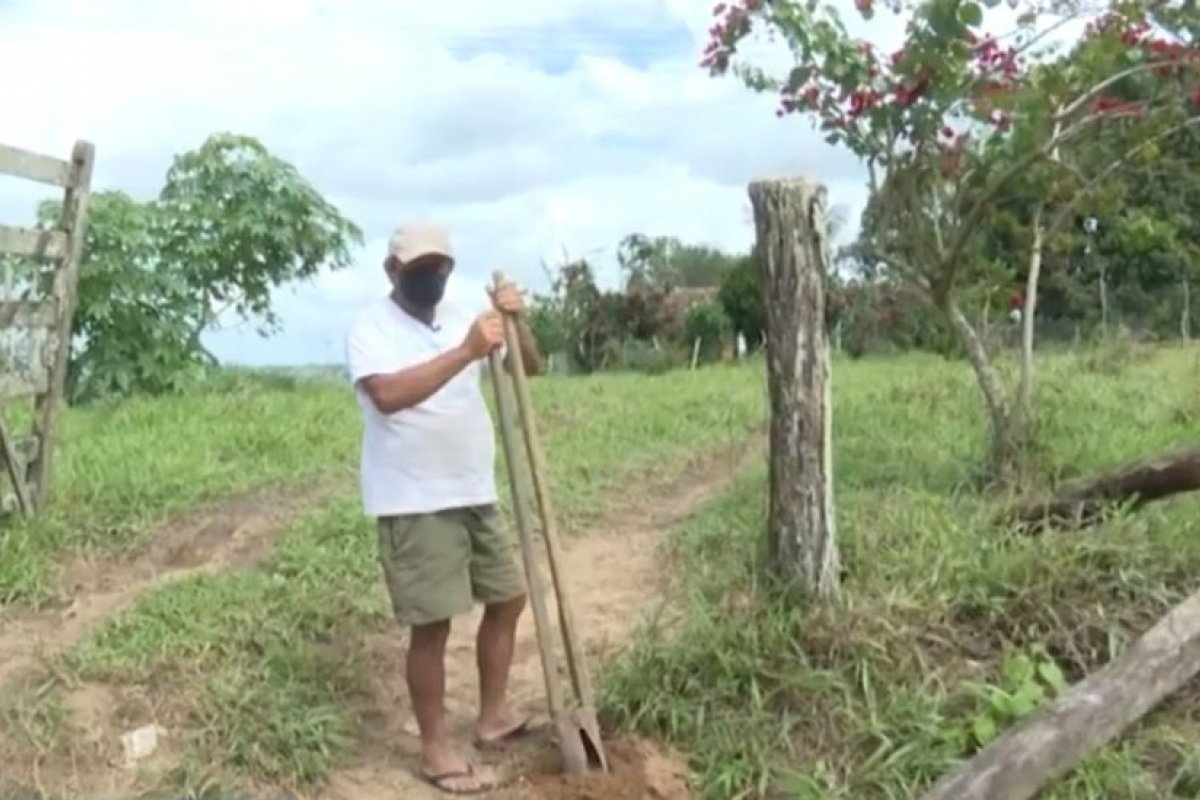 Agricultor baiano tenta provar para governo federal que está vivo