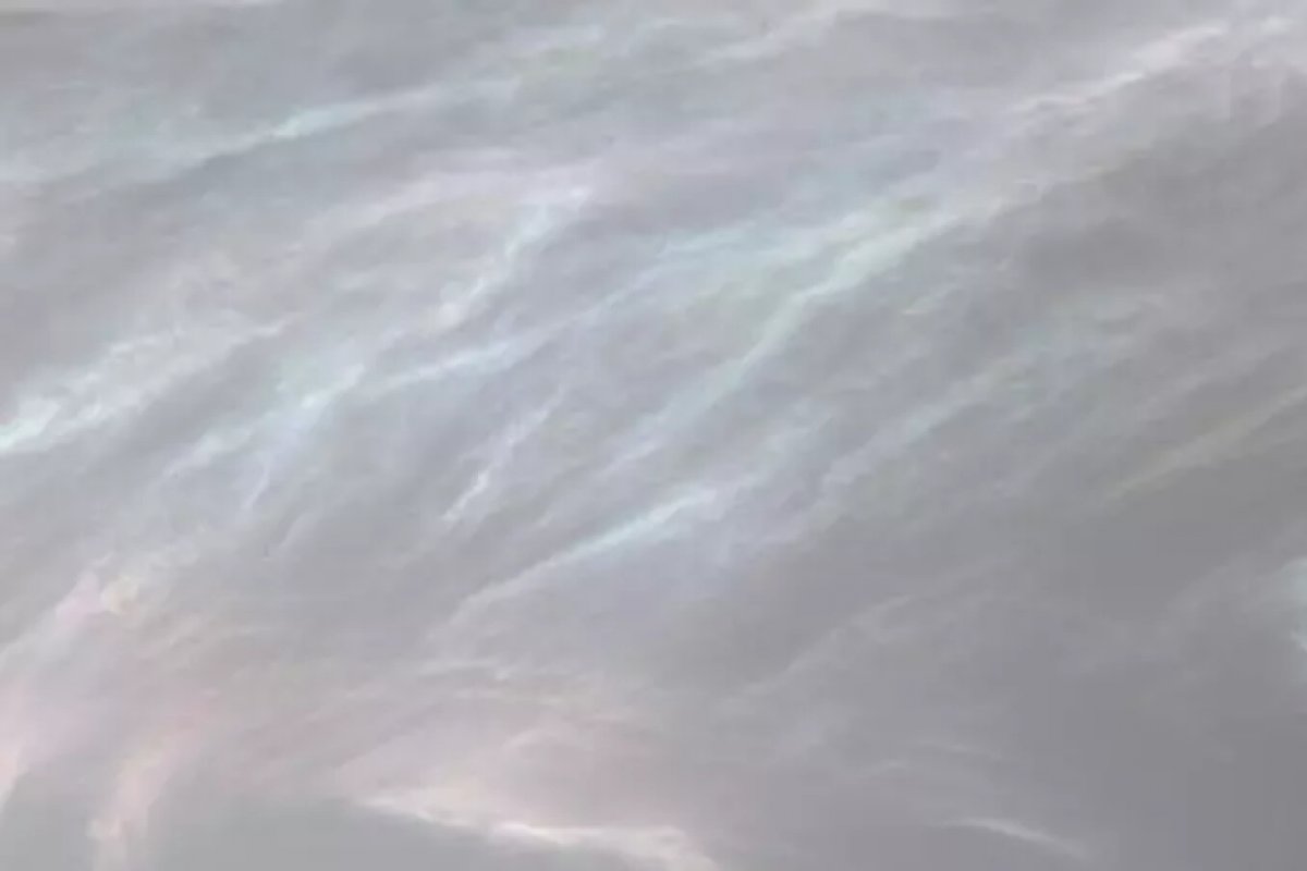 Rover Curiosity fotografa nuvens coloridas e iridescentes em Marte