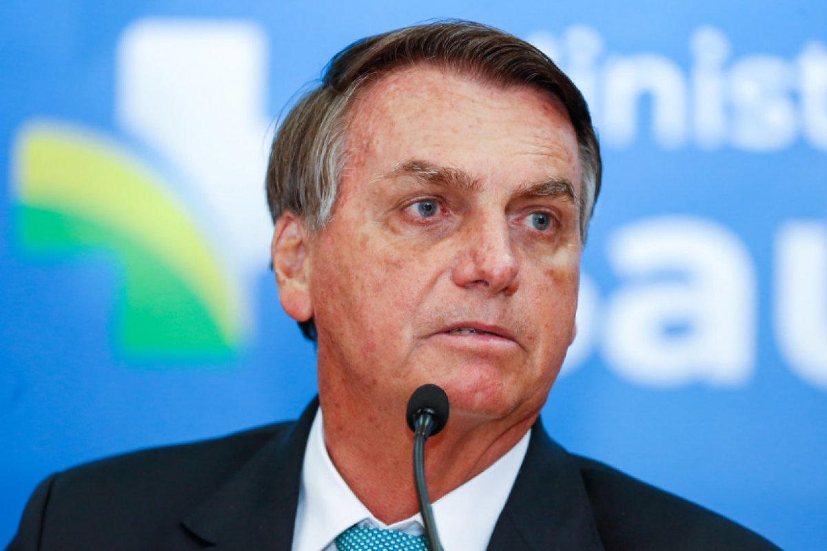 Fachin dá cinco dias para Bolsonaro explicar por que não usa máscara e provoca aglomeração