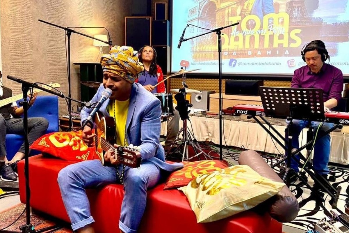 Cantor baiano Tom Dantas lança novo projeto audiovisual gravado na França