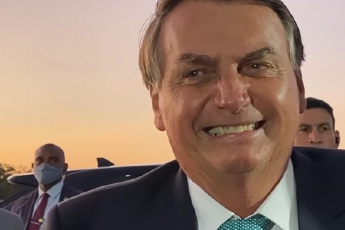 'Quadrúpede', diz Bolsonaro ao insultar apresentadora da CNN Brasil