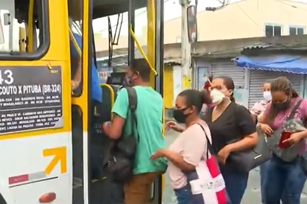 Após 36h de suspensão, ônibus voltam a circular no bairro de Fazenda Coutos, em Salvador