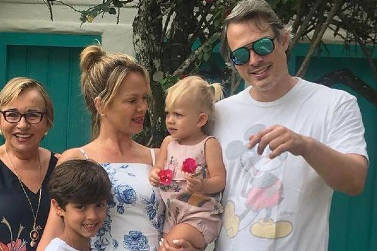 Eliana passa o final de semana na Bahia