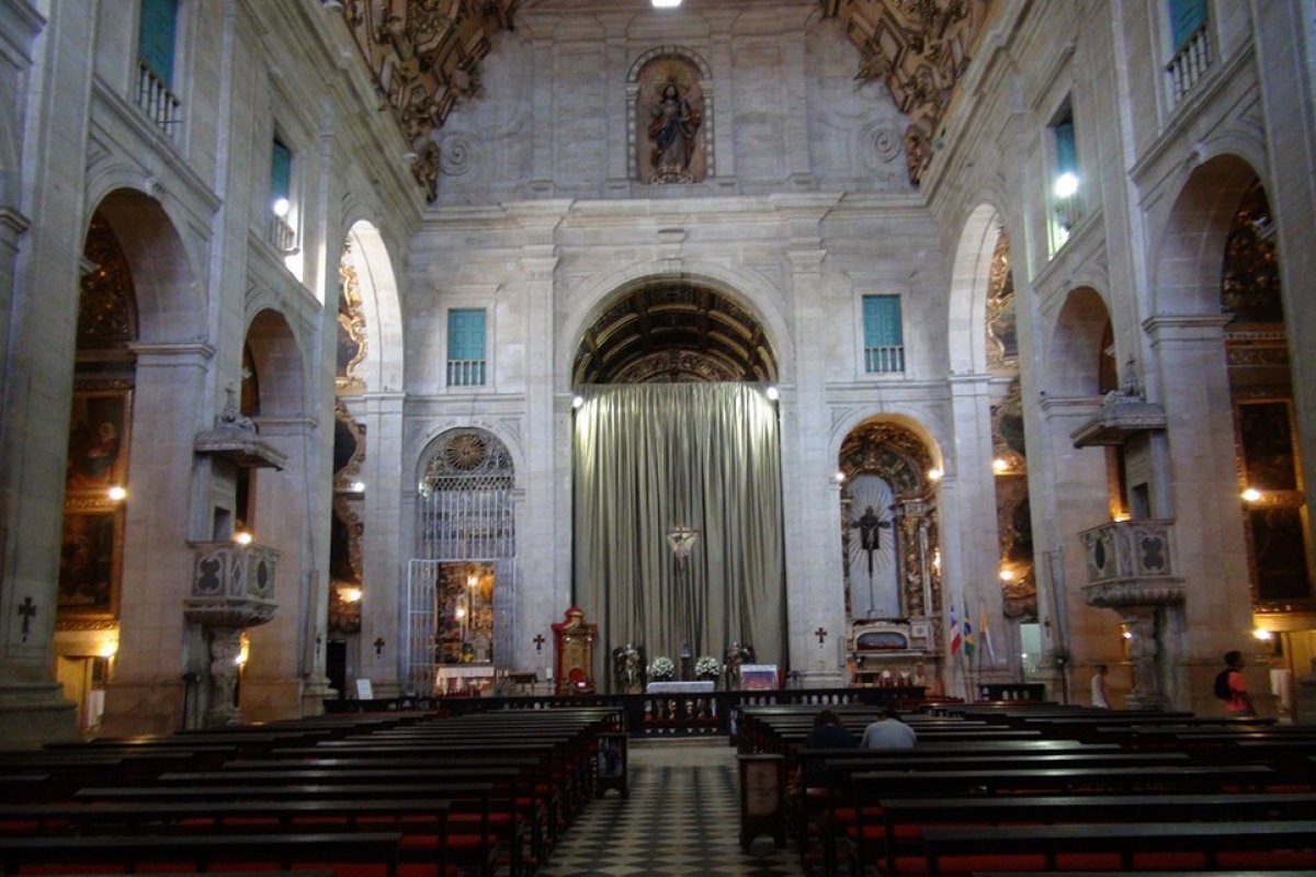 Sem procissão, paróquias de Salvador realizam solenidade de Corpus Christi com público limitado e transmissão online