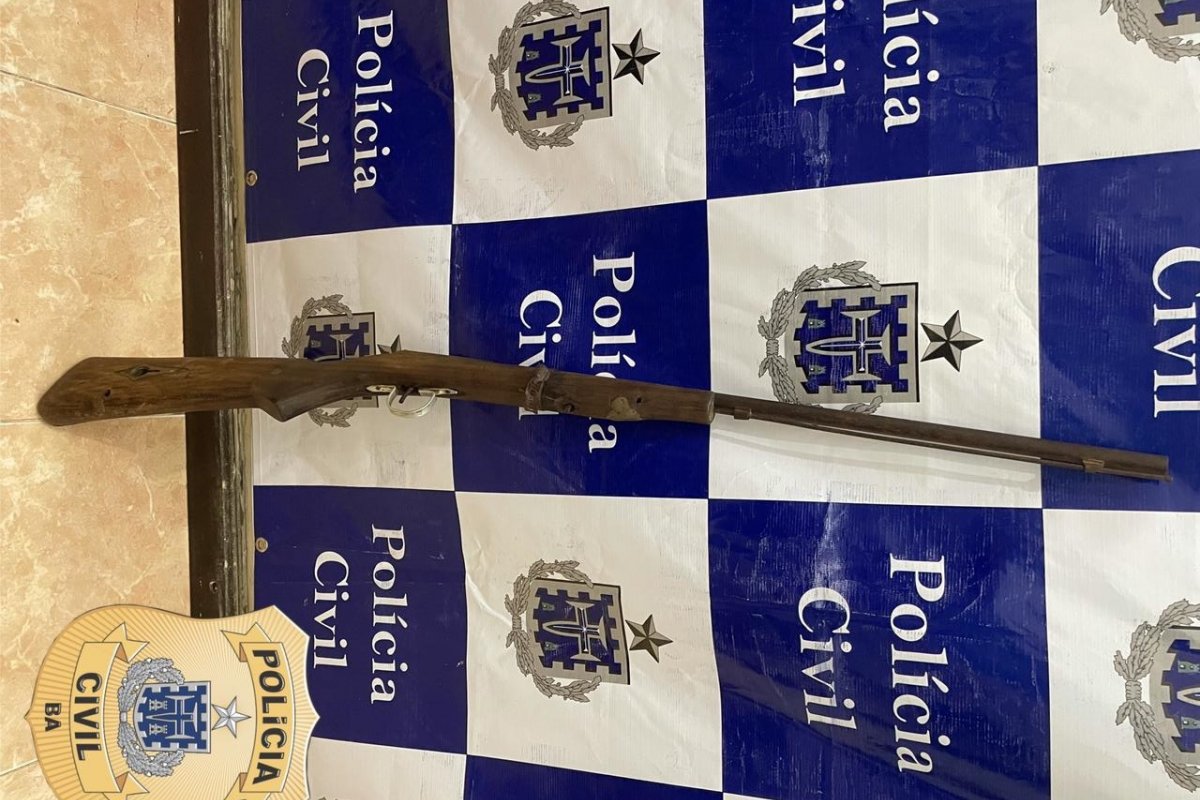 Adolescente suspeito em atirar em um homem é apreendido com espingarda caseira