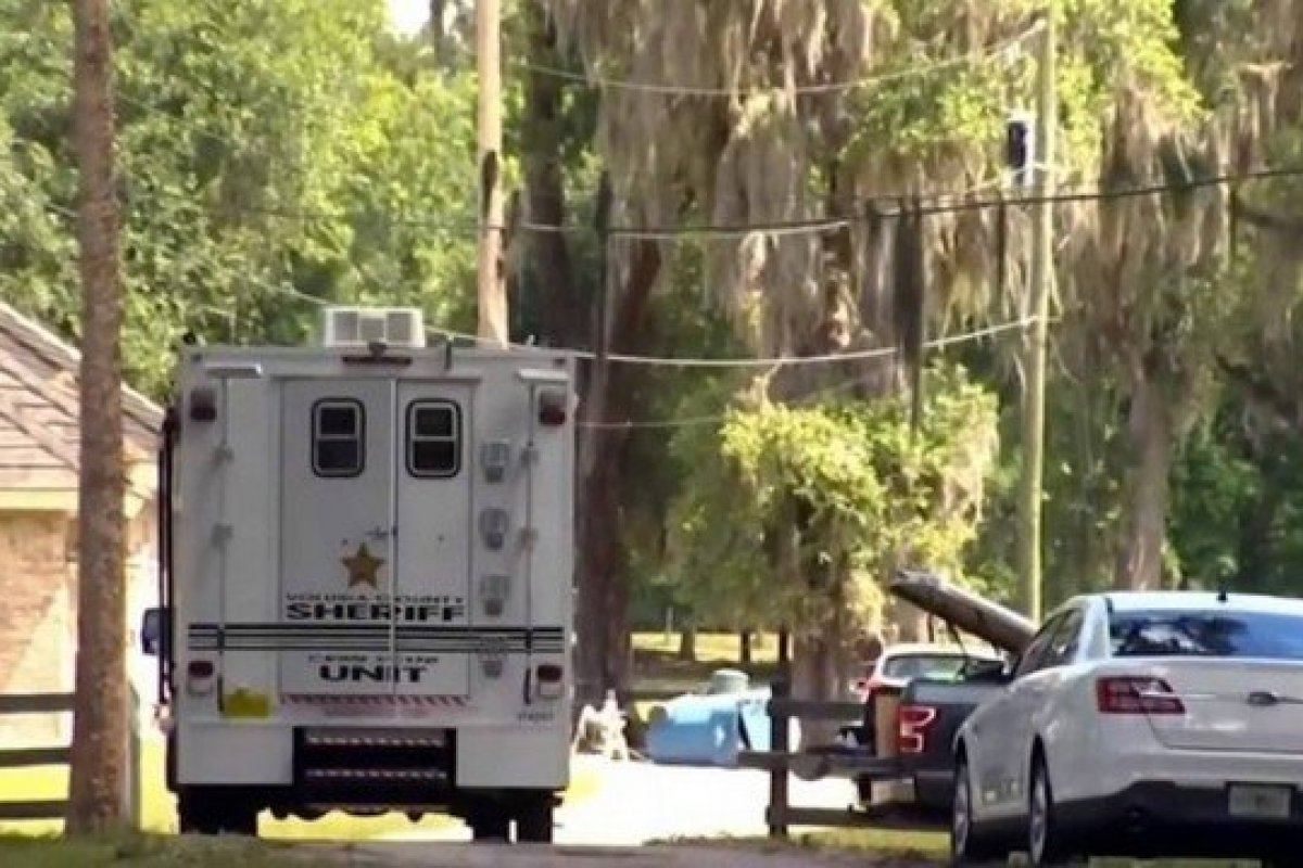 Adolescentes trocam tiros com a polícia após fugir de um orfanato na Flórida