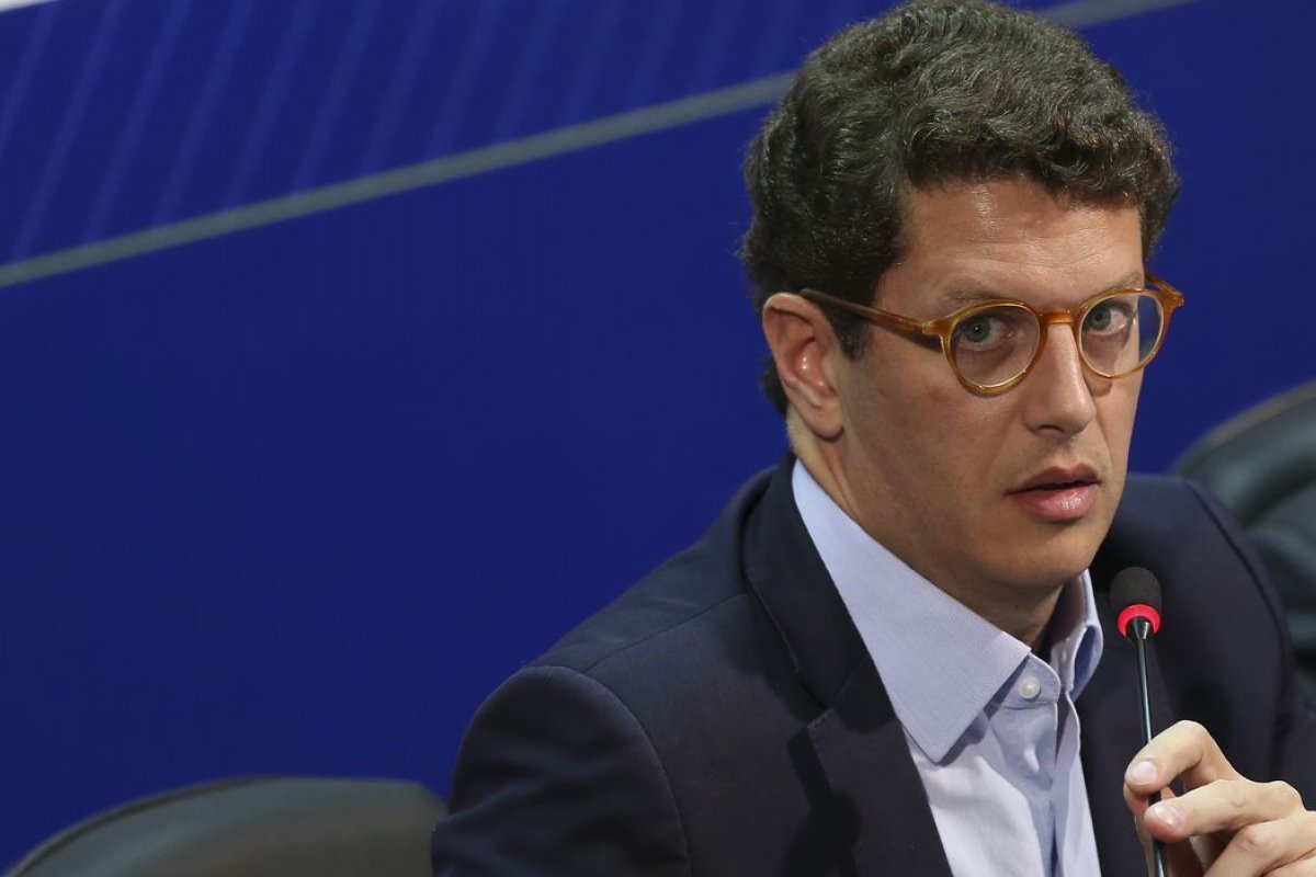 STF autoriza abertura de inquérito contra Ricardo Salles 