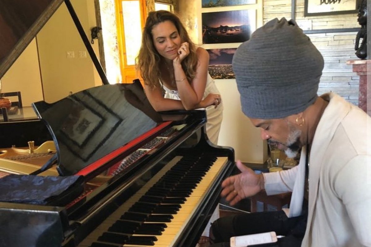 Médica da CPI é cantora e amiga de Carlinhos Brown