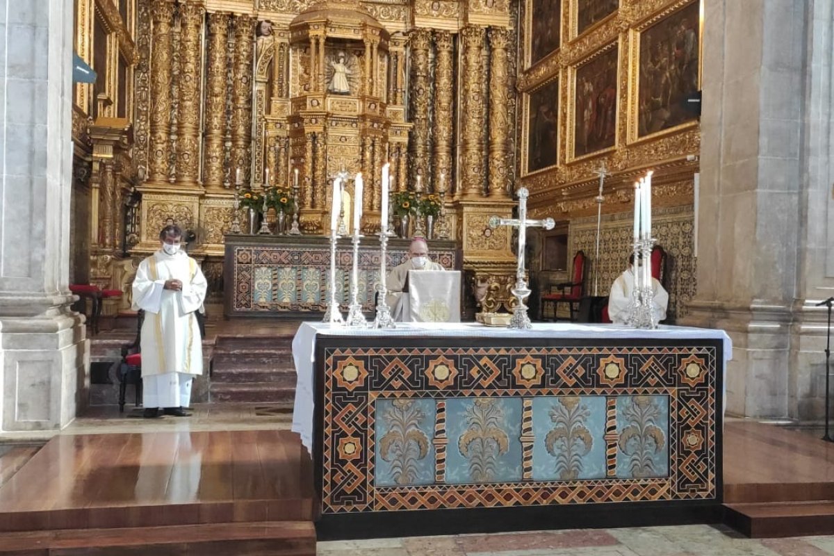 Vídeo: Fiéis participam de Solenidade de Corpus Christi na Catedral Basílica
