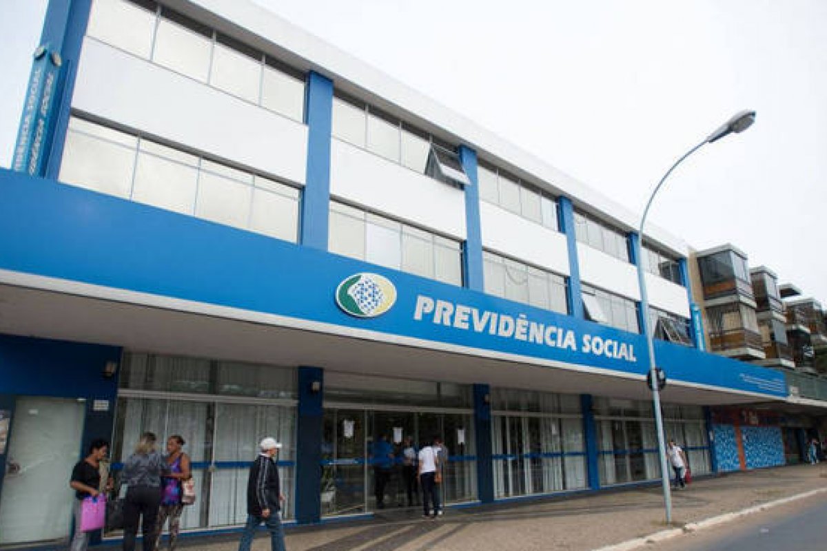 Fila por aposentadoria no INSS sobe para 1,9 milhão de pessoas em maio