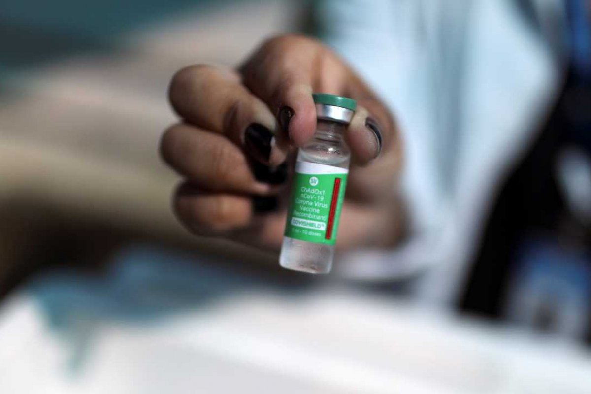 Fiocruz reduz previsão de entrega da vacina Oxford/AstraZeneca para 100 milhões de doses