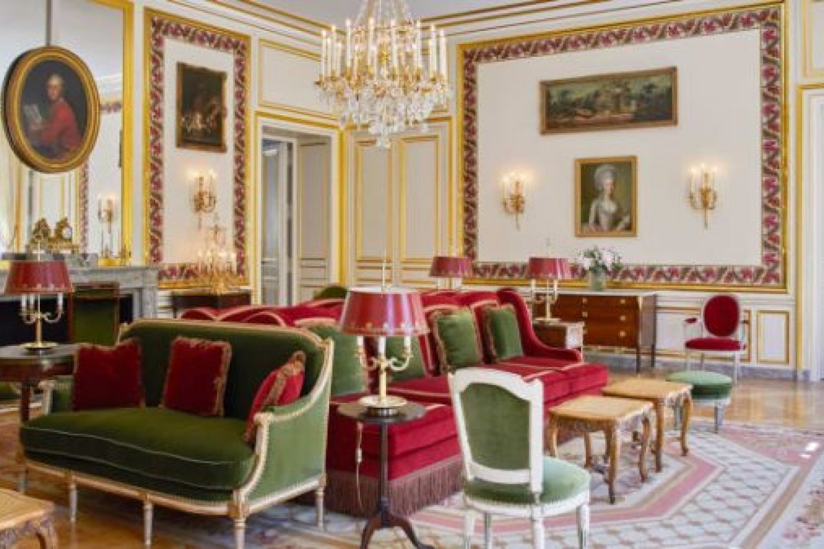 Com diárias a partir de 10 mil reais, hotel Le Grand Contrôle, é inaugurado dentro do Palácio de Versalhes