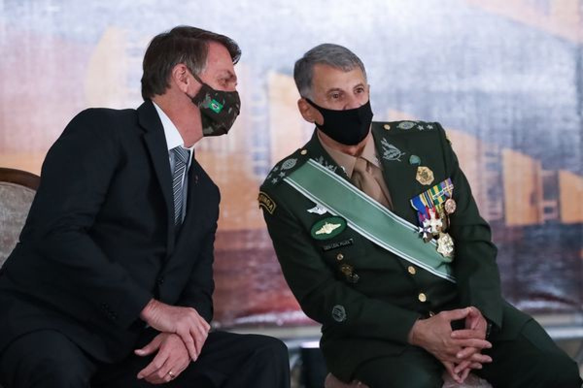 Sem mencionar Pazuello, Bolsonaro afirma que é comum Exército não aplicar punições