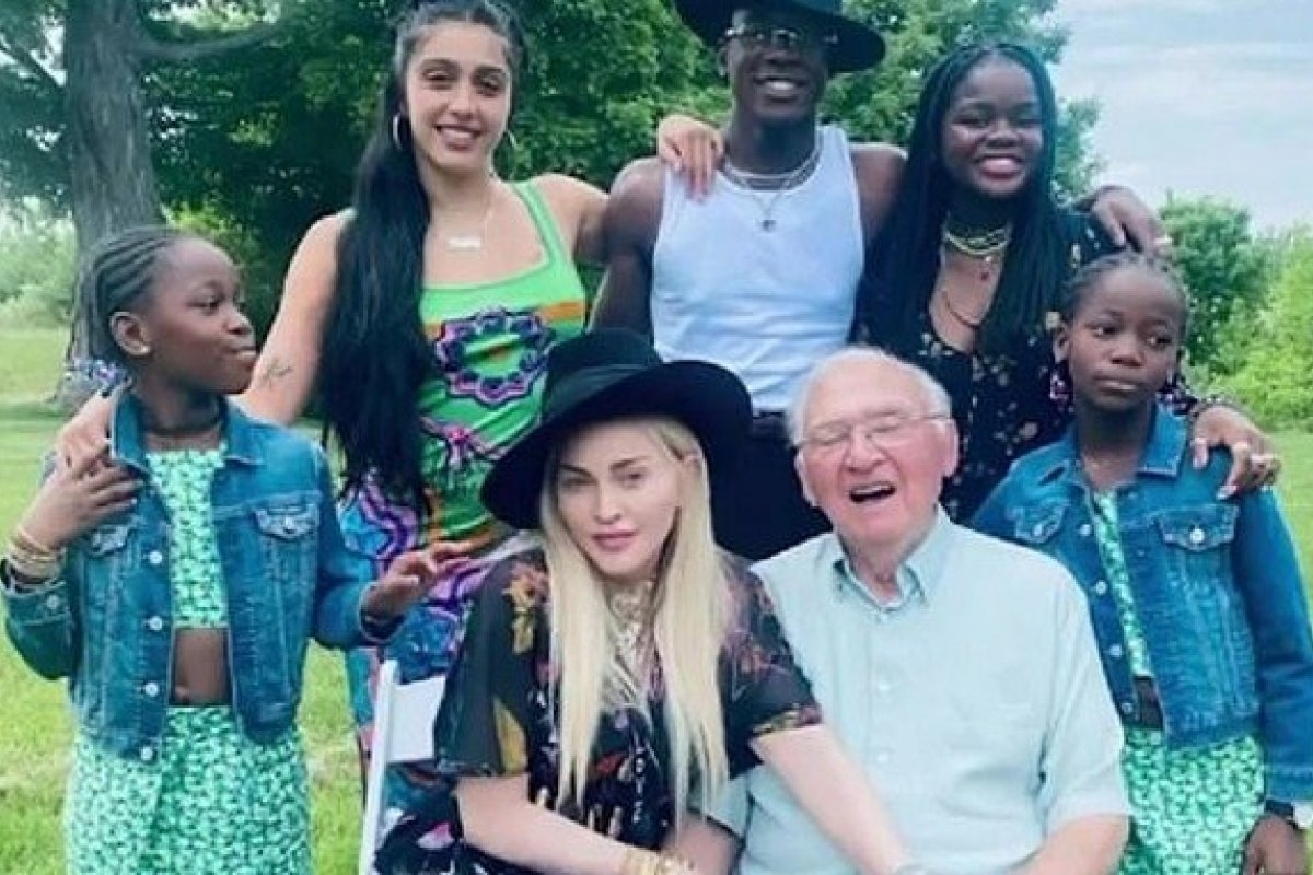Madonna celebra 90 anos de seu pai