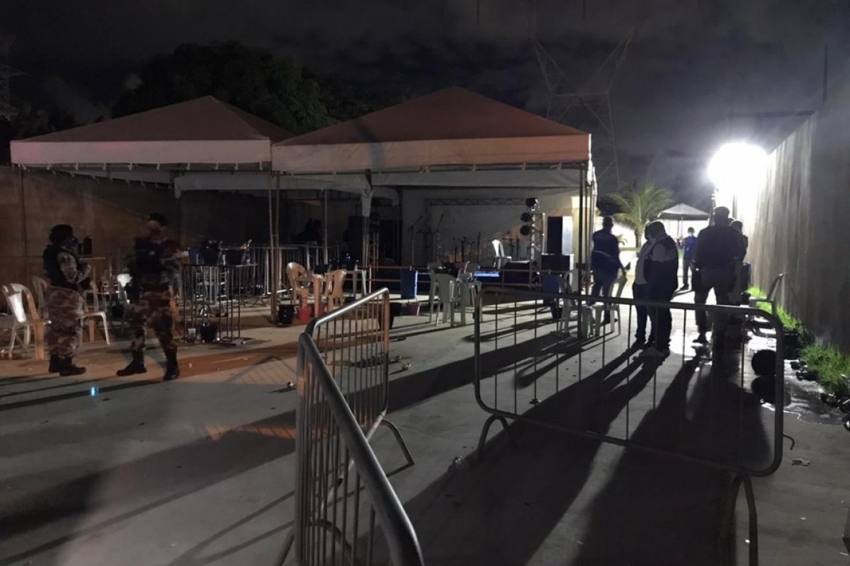 Polícia põe fim a festa clandestina com aproximadamente 500 pessoas no bairro de Canabrava, em Salvador
