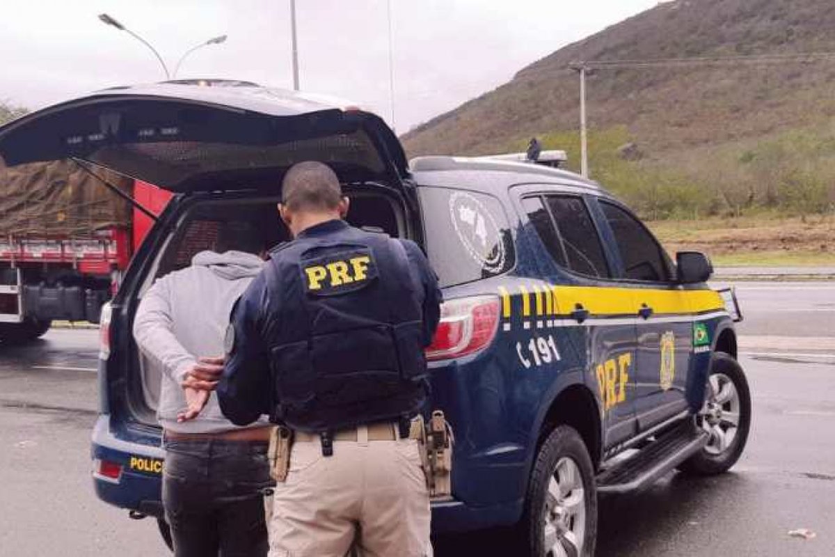 Homem é preso com mandado de prisão em aberto por furto qualificado