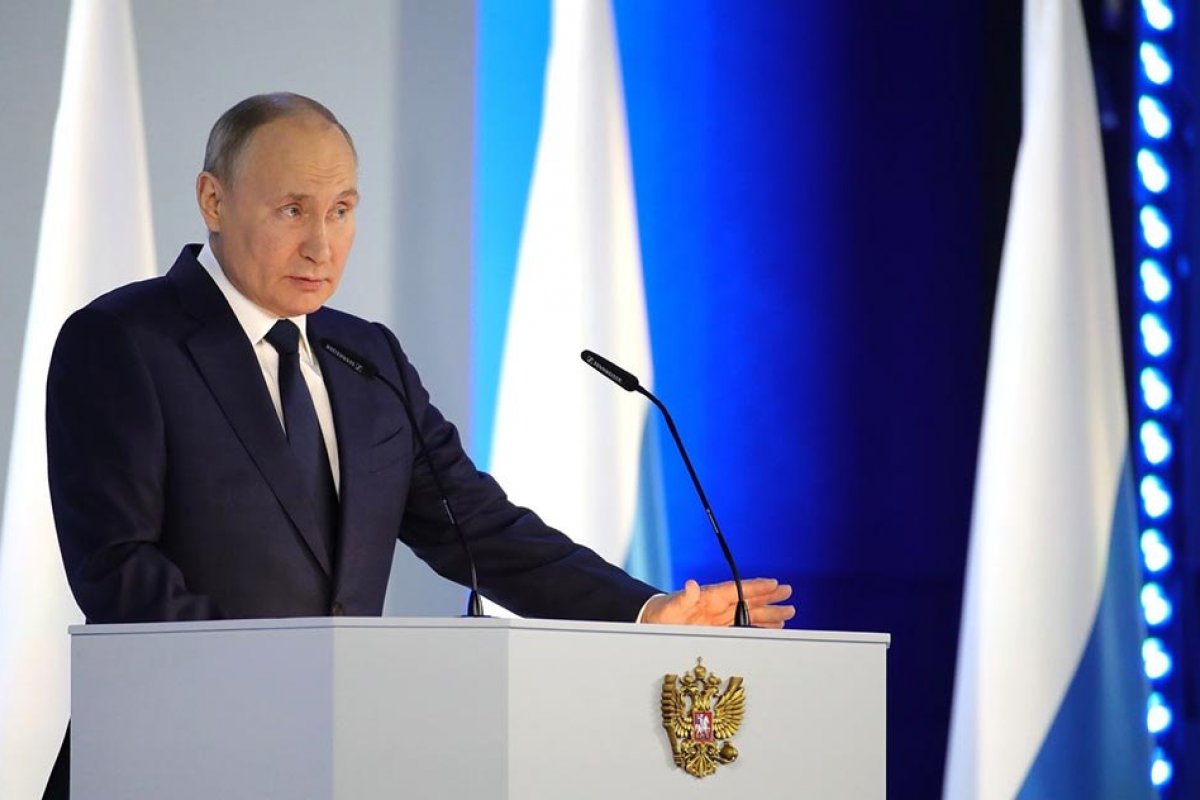 Putin promulga lei que pode excluir opositores das próximas eleições na Rússia