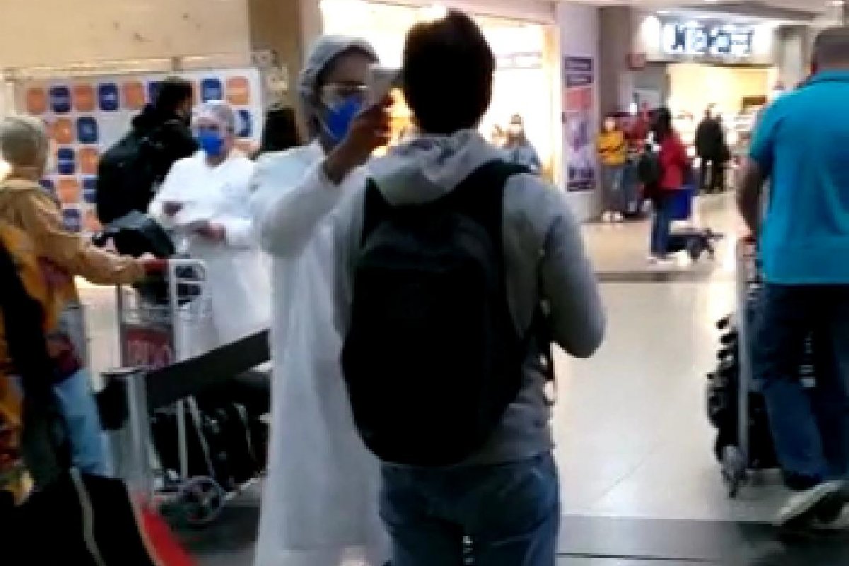 Vídeo: Aeroporto de Congonhas realiza medição de temperatura depois de mais de um ano de pandemia, diz passageira