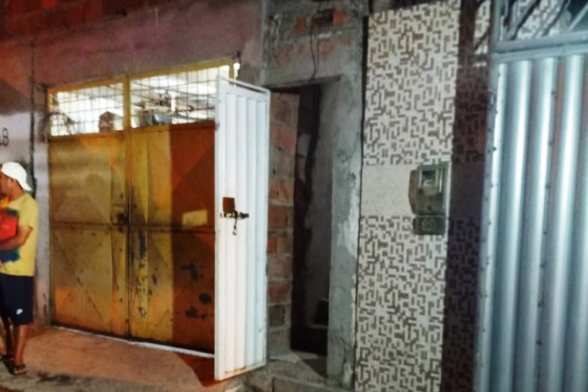 Homem é morto a tiros após ter casa invadida em Feira de Santana