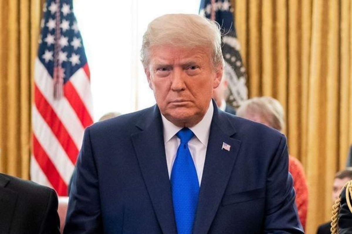 Facebook decide manter conta de Trump suspensa até 2023