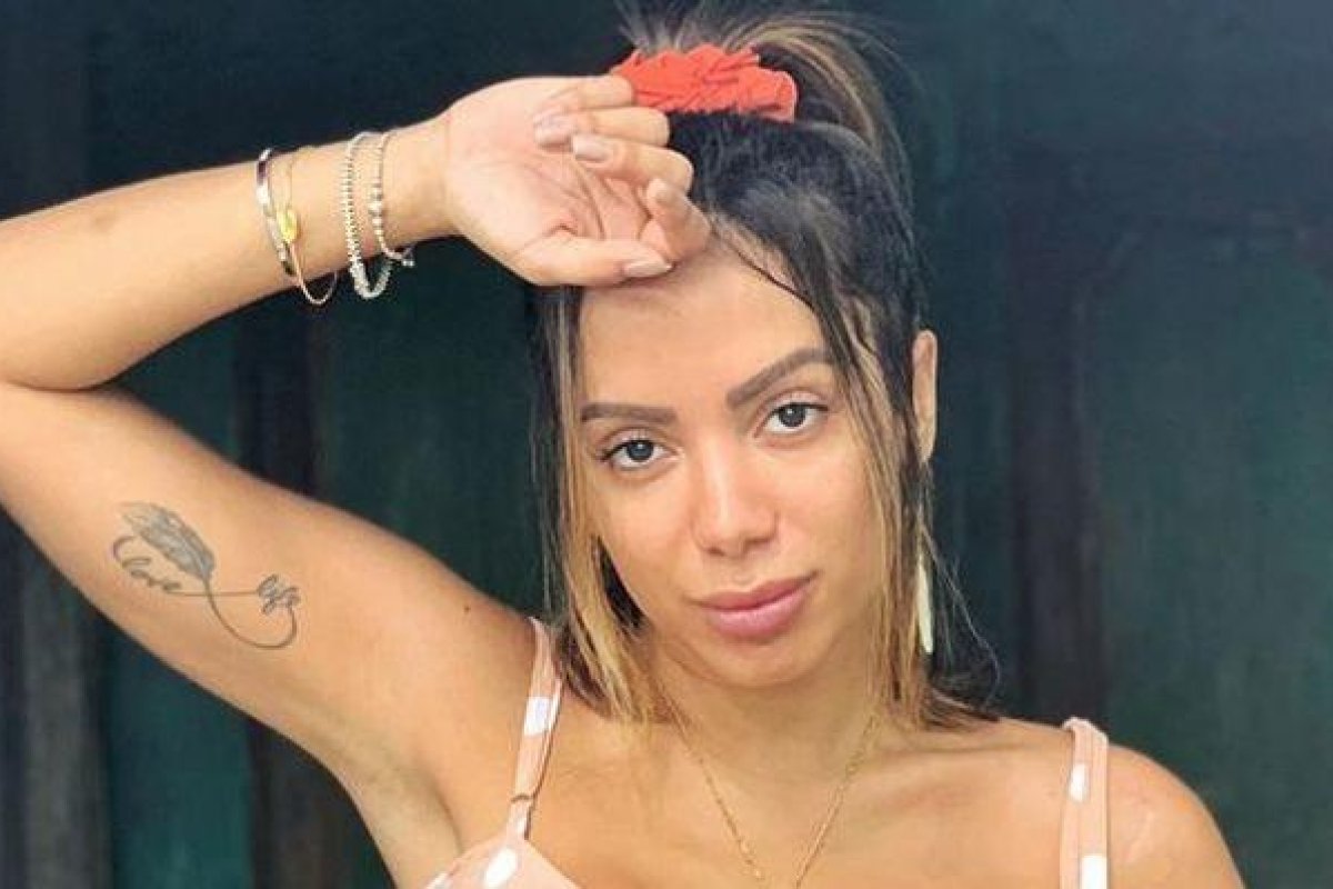 Anitta fala de bissexualidade e depressão para site italiano