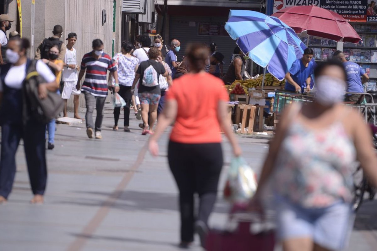 Covid-19: 62,7% dos municípios no país relatam aumento de casos