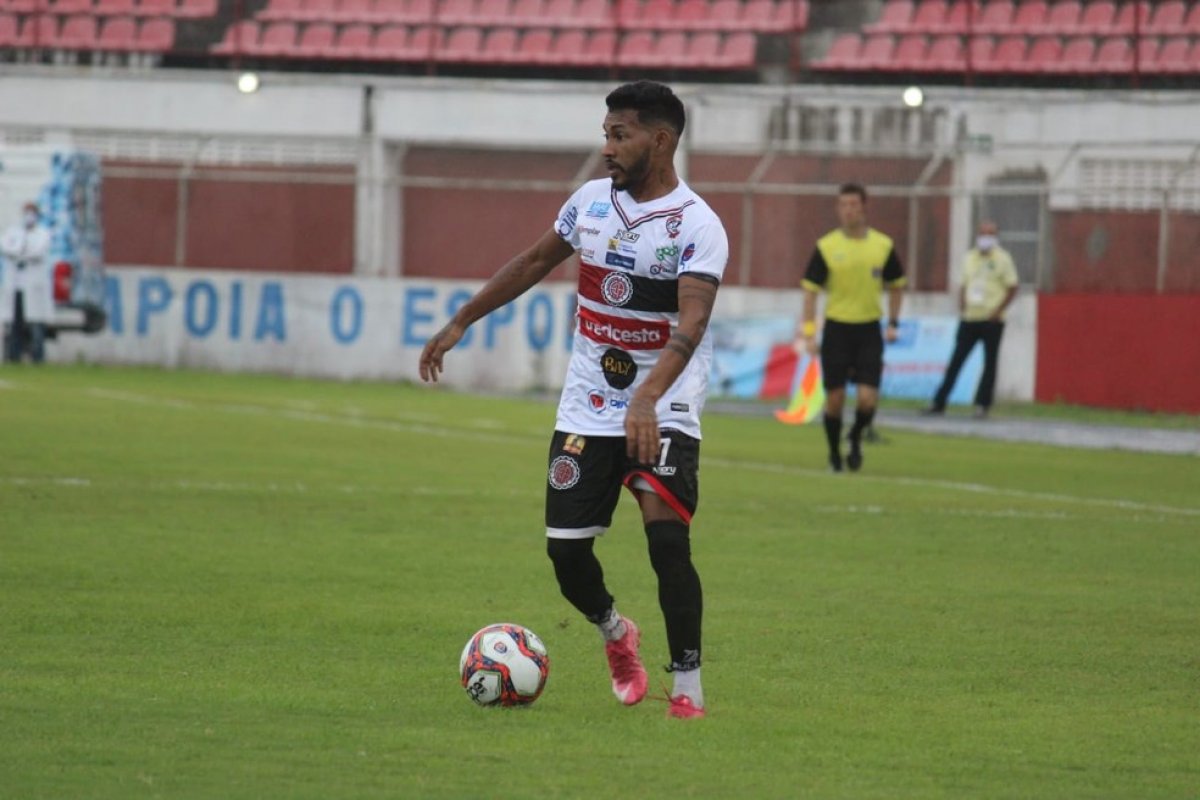 Após ser regularizado, o atacante Ronan pode estrear com a camisa do Vitória