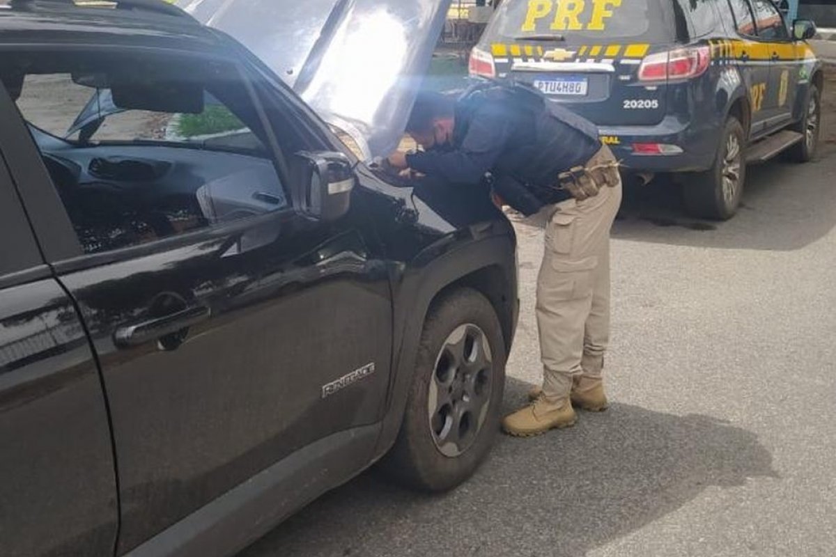 PFR apreende veículos com ocorrência de furto e roubo em um ferro-velho no perímetro urbano de Seabra (BA)