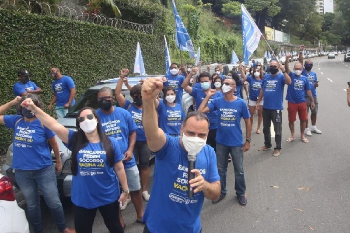 Bancários realizam carreata em prol de vacina contra Covid-19 para categoria