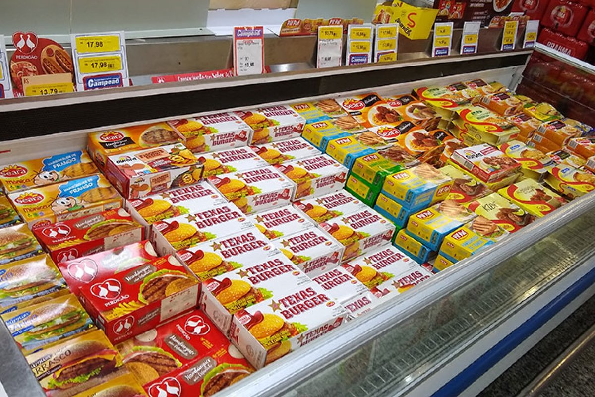 Resíduos de agrotóxicos são identificados em alimentos ultraprocessados, diz pesquisa